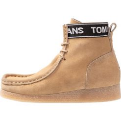 Tommy Jeans OUTSOLE WALLABY Ankle boot beige. Brązowe botki damskie skórzane Tommy Jeans. Za 599,00 zł.
