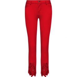 Jeansy Slim Fit Liu Jo F19214 T4033. Białe jeansy damskie Liu Jo, bez wzorów, z elastanu. W wyprzedaży za 299,00 zł.