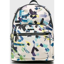 Desigual - Plecak. Białe plecaki damskie Desigual, z nadrukiem, ze skóry ekologicznej. W wyprzedaży za 229,90 zł.