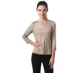 Bluzka w kolorze beżowozłotym. Żółte bluzki damskie Far Far Fashion, Ryłko by Agnes&Paul, bez wzorów, bez kołnierzyka, bez rękawów. W wyprzedaży za 59,95 zł.