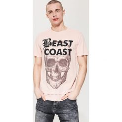 T-shirty męskie: T-shirt z motywem czaszki – Różowy