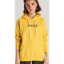Bluza z kapturem - Żółty. Żółte bluzy damskie Cropp, s, bez wzorów, bez rękawów, z kapturem. Za 79,99 zł.