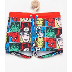 Kąpielówki z superbohaterami marvel - Biały. Białe kąpielówki chłopięce marki Reserved, m, z motywem z bajki. W wyprzedaży za 24,99 zł.