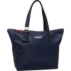 Torebka TOMMY HILFIGER - Th Nylon Tote AW0AW07696 0GY. Niebieskie torebki klasyczne damskie TOMMY HILFIGER, bez wzorów, z nylonu, bez dodatków. Za 449,00 zł.