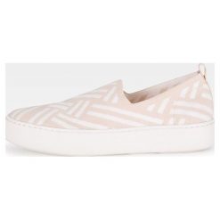 What For tenisówki slip-on damskie Carla 39 jasnoróżowe. Różowe trampki i tenisówki damskie What For, bez wzorów, bez zapięcia. W wyprzedaży za 169,00 zł.