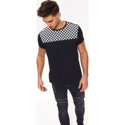 T-shirt z nadrukiem. Czarne t-shirty męskie Top Secret, na lato, xxl, z nadrukiem, z bawełny, bez kołnierzyka, krótkie. W wyprzedaży za 49,99 zł.