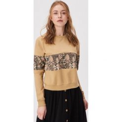 Bluza z wężowym panelem - Beżowy. Brązowe bluzy damskie Sinsay, s, bez wzorów, bez rękawów, bez kaptura. Za 39,99 zł.