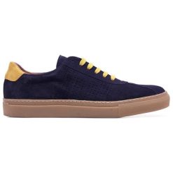 Skórzane sneakersy w kolorze granatowym. Niebieskie trampki męskie Eva Lopez, Maria Barcelo, bez wzorów, ze skóry, na sznurówki. W wyprzedaży za 279,95 zł.