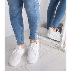 Buty sportowe damskie N/M 55-1 Białe. Białe buty sportowe damskie N/M, bez wzorów, z tkaniny, klasyczne. Za 49,00 zł.