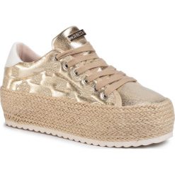 Espadryle GUESS - Marilyn FL6MRL FAL12 GOLD. Żółte espadryle damskie Guess, na co dzień, z aplikacjami, ze skóry ekologicznej, bez obcasa, na koturnie, bez zapięcia. Za 449,00 zł.