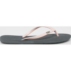 Roxy - Japonki. Pomarańczowe klapki damskie Roxy, bez wzorów, z gumy, bez obcasa. W wyprzedaży za 49,90 zł.