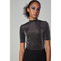 Brokatowa bluzka - Srebrny. Szare bluzki damskie Sinsay, s, bez wzorów, bez kołnierzyka, bez rękawów. Za 39,99 zł.