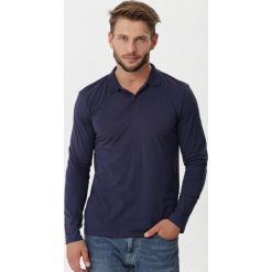 Granatowa Koszulka Lennox. Niebieskie koszulki męskie Born2be, xl, bez wzorów, z dzianiny, bez kołnierzyka, z długim rękawem, długie. Za 59,99 zł.