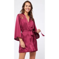 Etam - Szlafrok Lover. Brązowe szlafroki damskie Etam, s, bez wzorów, z poliesteru, bez rękawów, bez kaptura. W wyprzedaży za 159,90 zł.