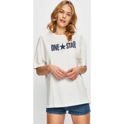 Converse - Top. Białe bluzki damskie Converse, s, z nadrukiem, z bawełny, z okrągłym kołnierzem. W wyprzedaży za 59,90 zł.