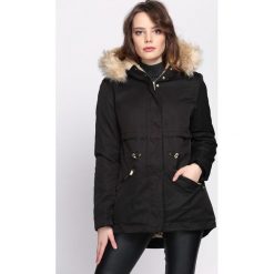 Czarna Kurtka Blanched. Czarne kurtki damskie zimowe Born2be, l, z kapturem. Za 229,99 zł.