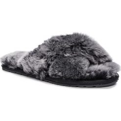 Kapcie EMU AUSTRALIA - Mayberry Frost W12013 Black. Czarne klapki damskie EMU Australia, bez wzorów, ze skóry, bez obcasa. Za 259,00 zł.