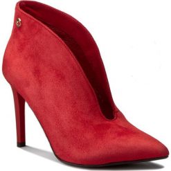 Szpilki CARINII - B3755 J02-000-000-A49. Czerwone botki damskie skórzane marki Carinii. W wyprzedaży za 239,00 zł.