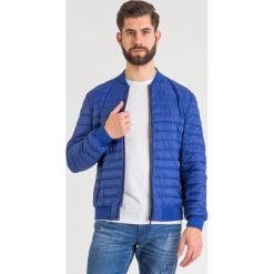 Pikowana KURTKA Trussardi Jeans. Niebieskie płaszcze męskie Trussardi Jeans, s, z aplikacjami, z jeansu, bez kaptura. W wyprzedaży za 821,63 zł.