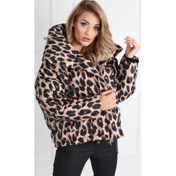Kurtka o oversize'owym kroju z dużym kołnierzem multikolor. Kurtki damskie Tagless, s, bez wzorów, bez kaptura. Za 350,12 zł.