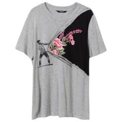 Desigual koszulka damska Ts Faith XS szara. Szare koszulki damskie Desigual, xs, bez wzorów, bez kołnierzyka, bez rękawów. Za 179,00 zł.