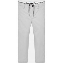 Mayoral - Spodnie dziecięce 92-134 cm. Szare spodnie chłopięce Mayoral, bez wzorów, z elastanu, casualowe. Za 129,90 zł.