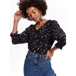 BLUZKA Z BUFIASTYMI RĘKAWAMI. Czarne bluzki damskie Top Secret, bez wzorów, z tkaniny, eleganckie, z dekoltem w serek, bez rękawów. W wyprzedaży za 59,99 zł.