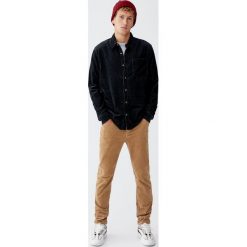 Sztruksowa koszula basic. Szare koszule męskie Pull&Bear, m, bez wzorów, ze sztruksu, bez kołnierzyka, bez rękawów. Za 89,90 zł.