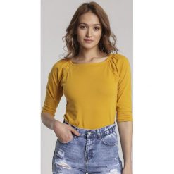 Żółta Bluzka Muriena. Żółte bluzki damskie Renee, s, bez wzorów, bez kołnierzyka, bez rękawów. Za 49,99 zł.