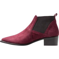 Copenhagen Ankle boot bordeaux. Czerwone botki damskie marki Copenhagen, ze skóry, bez obcasa, bez zapięcia. Za 759,00 zł.