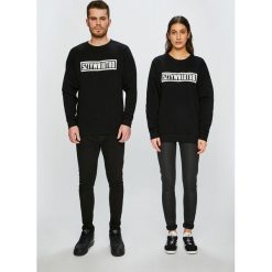 Sztywniutko by HBO - Bluza. Czarne bluzy męskie HBO Sztywniutko, s, z nadrukiem, z bawełny, z okrągłym kołnierzem, bez rękawów, bez kaptura. Za 199,90 zł.