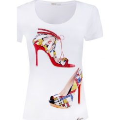 T-shirt EAN13 S/S SHOES Biały|Print. Białe t-shirty damskie marki Ean13, s, bez wzorów, z elastanu, klasyczne, z klasycznym kołnierzykiem. W wyprzedaży za 390,00 zł.