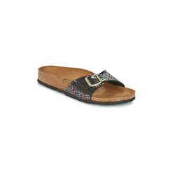 Klapki Birkenstock MADRID. Czarne klapki damskie Birkenstock, bez wzorów, bez obcasa. W wyprzedaży za 215,20 zł.