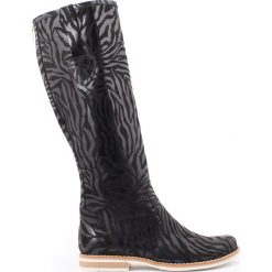 Kozaki - skóra naturalna - model 127 - kolor czarny zebra. Czarne kozaki damskie Zapato, na co dzień, na lato, z jeansu, klasyczne, z okrągłym noskiem, przed kolano, bez obcasa, na płaskiej podeszwie, na zamek. W wyprzedaży za 366,75 zł.