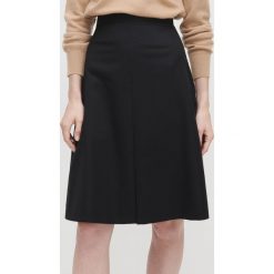 Elegancka spódnica z wełną -. Spódniczki damskie Reserved, bez wzorów, z wełny, eleganckie. Za 239,99 zł.