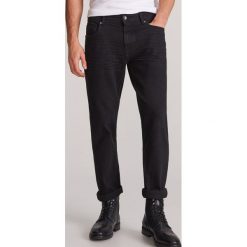 Spodnie jeansowe regular - Czarny. Czarne spodnie męskie Reserved, m, bez wzorów, z jeansu. Za 129,99 zł.