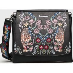 Desigual - Torebka. Czarne torebki klasyczne damskie marki Desigual, z haftami, z poliesteru, na ramię, średnie, z haftem. W wyprzedaży za 219,90 zł.