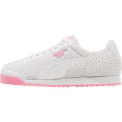 Puma ROMA GLITZ GLAMM MESH JR Tenisówki i Trampki silver. Czerwone trampki chłopięce marki Puma, z materiału, na sznurówki. W wyprzedaży za 174,30 zł.