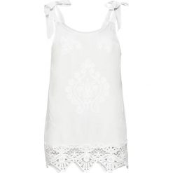 Top z haftem bonprix biel wełny. Białe bluzki damskie bonprix, w koronkowe wzory, z wełny, bez kołnierzyka. Za 37,99 zł.