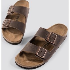 Birkenstock Klapki Arizona Narrow - Brown. Brązowe klapki damskie marki Birkenstock, w paski, bez obcasa. Za 343,95 zł.