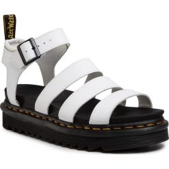 Sandały DR. MARTENS - Blaire 25768100 White. Białe klapki damskie Dr. Martens, bez wzorów, ze skóry, bez obcasa. Za 499,00 zł.