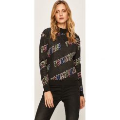 Tommy Jeans - Sweter. Czarne swetry damskie Tommy Jeans, s, bez wzorów, z bawełny, bez rękawów, bez kaptura. W wyprzedaży za 429,90 zł.