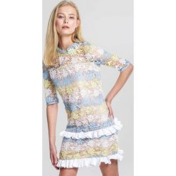 Biało-Niebieska Sukienka In Harmony With Nature. Białe sukienki damskie marki other, s, z aplikacjami, ze stójką, bez rękawów, mini. Za 249,99 zł.