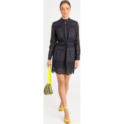 SUKIENKA twinset. Żółte sukienki damskie Twinset, na co dzień, z aplikacjami, z materiału, retro, ze stójką, bez rękawów, mini, proste. Za 1039,00 zł.
