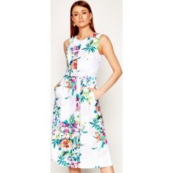 Sukienka letnia DKNY DD0A3104. Białe sukienki damskie DKNY, na lato, bez wzorów, z elastanu, bez kołnierzyka, bez rękawów. Za 639,00 zł.