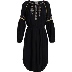 Noa Noa DECO CREPE Sukienka letnia black. Czarne sukienki damskie marki Noa Noa, na lato, bez wzorów, z wiskozy, bez kołnierzyka, bez rękawów. W wyprzedaży za 389,25 zł.