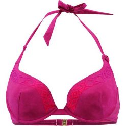 Biustonosz bikini "Bandol" w kolorze fuksji. Różowe bikini marki Val d´Azur, z aplikacjami, z materiału. W wyprzedaży za 152,95 zł.