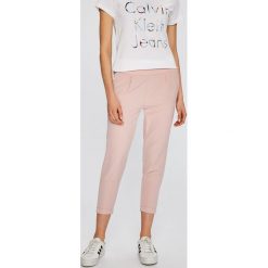 Tally Weijl - Spodnie. Różowe legginsy damskie TALLY WEIJL, bez wzorów, z elastanu, casualowe. W wyprzedaży za 59,90 zł.