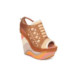 Sandały Missoni TM22. Pomarańczowe sandały damskie Missoni, bez wzorów, bez obcasa, bez zapięcia. W wyprzedaży za 2703,20 zł.