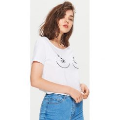 Koszulka z nadrukiem - Biały. Białe t-shirty damskie marki Cropp, l, z nadrukiem. Za 24,99 zł.